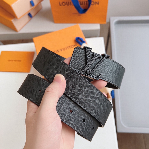 ルイヴィトンベルト正面デザイン